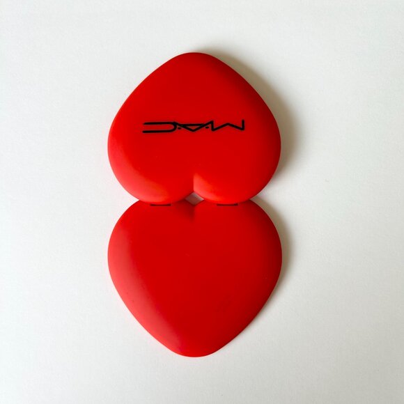 MAC Red Heart Shaped Compact Mirror Vanity Limited Edition Brand New - Picture 5 of 5